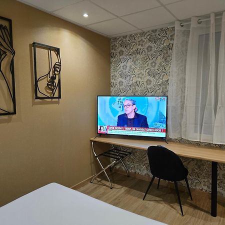 Hotel L'Europeen Тарб Екстериор снимка
