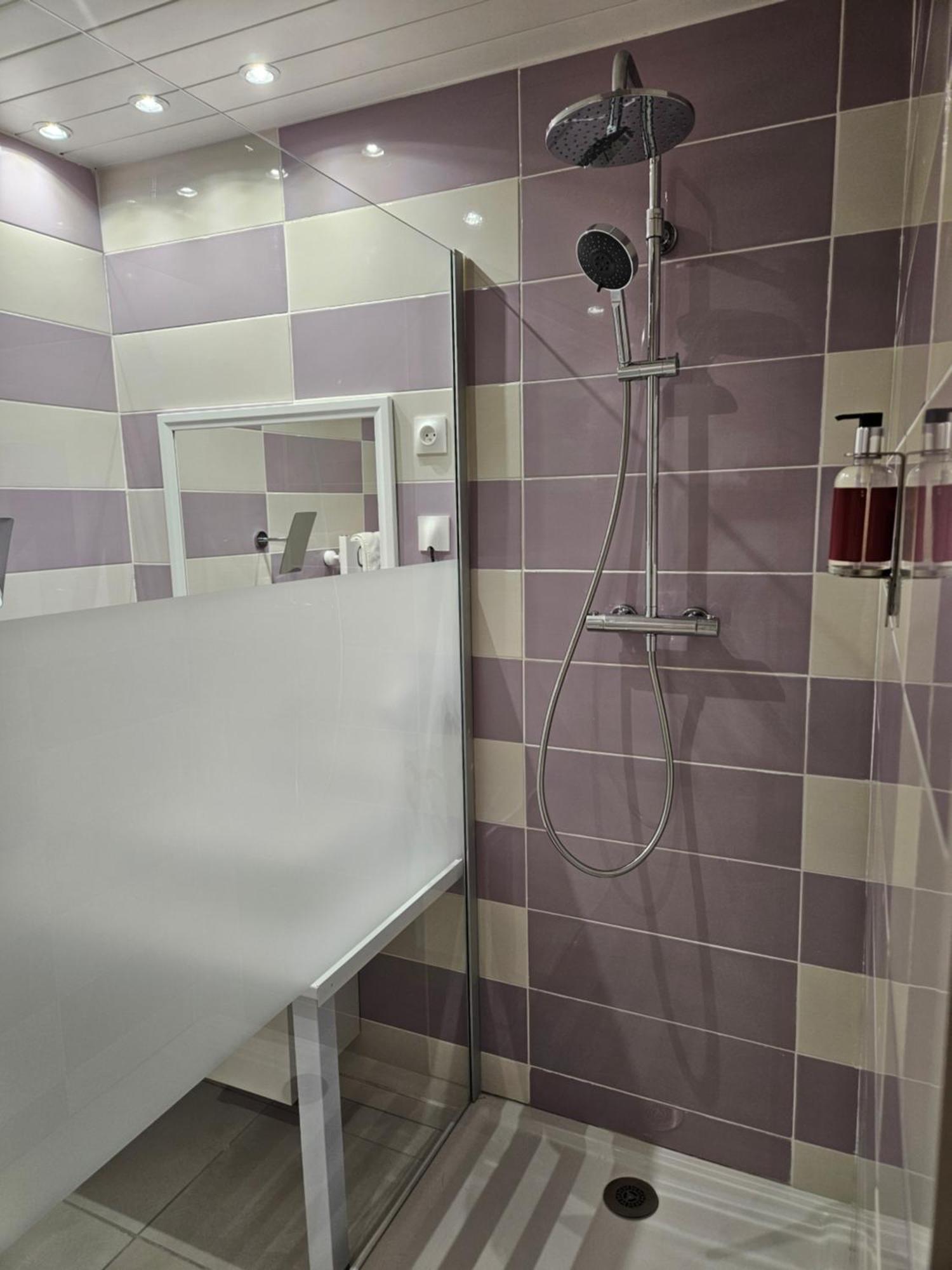 Hotel L'Europeen Тарб Екстериор снимка