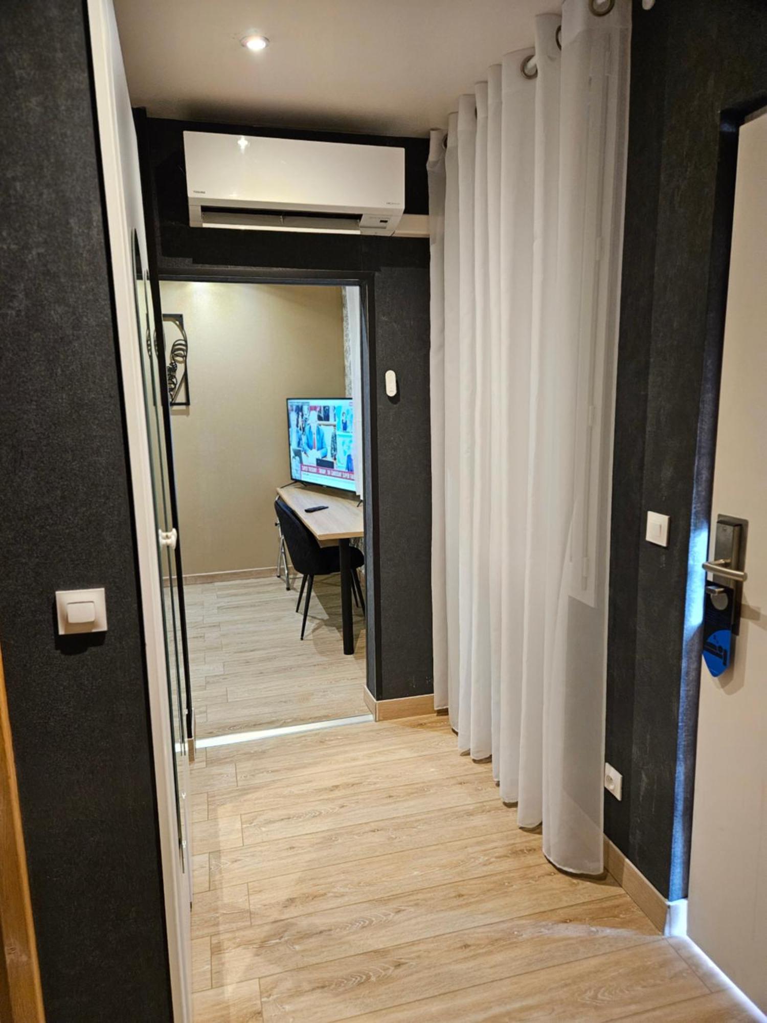 Hotel L'Europeen Тарб Екстериор снимка
