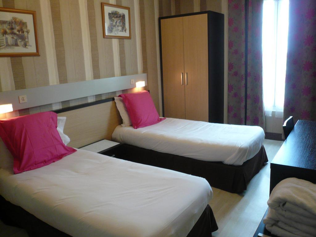 Hotel L'Europeen Тарб Екстериор снимка