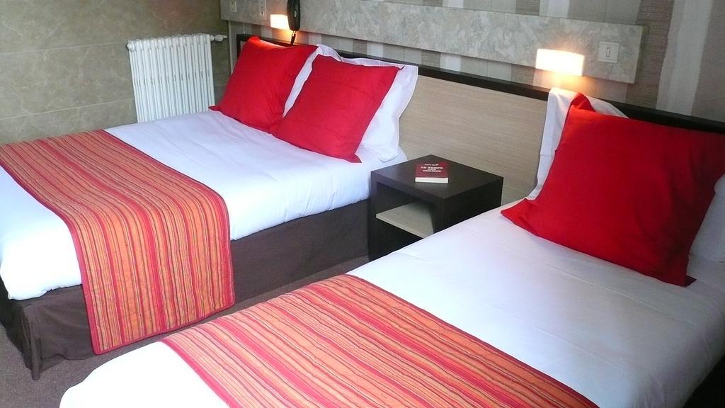 Hotel L'Europeen Тарб Екстериор снимка