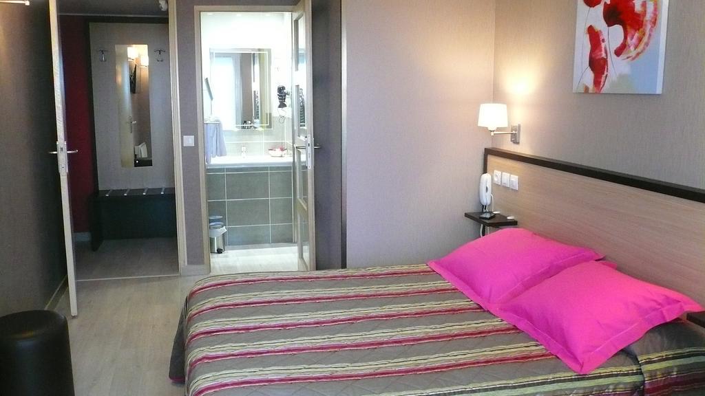 Hotel L'Europeen Тарб Екстериор снимка