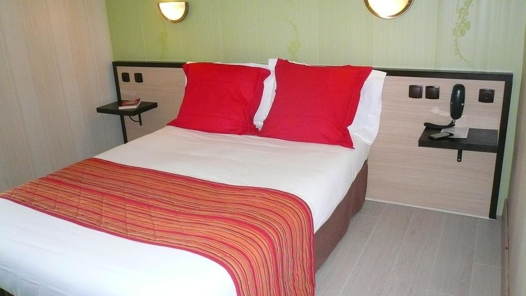 Hotel L'Europeen Тарб Екстериор снимка