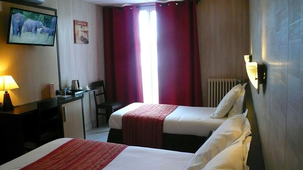 Hotel L'Europeen Тарб Екстериор снимка