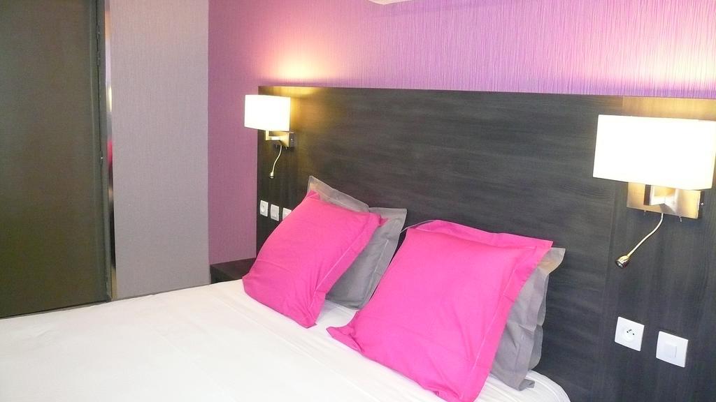 Hotel L'Europeen Тарб Екстериор снимка