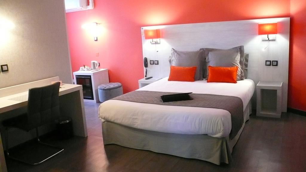 Hotel L'Europeen Тарб Екстериор снимка