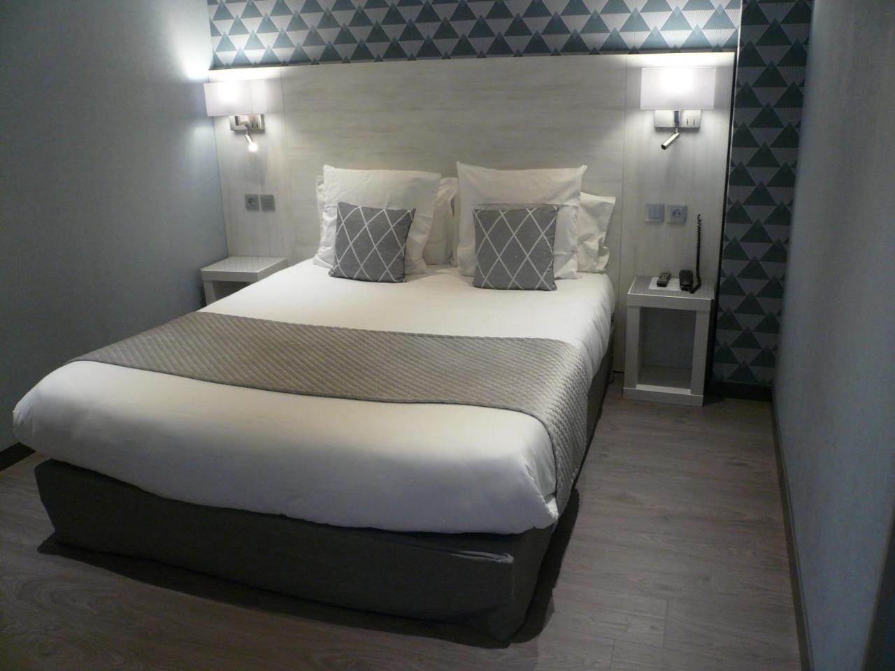 Hotel L'Europeen Тарб Екстериор снимка