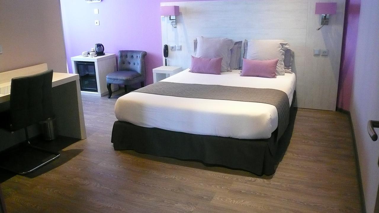 Hotel L'Europeen Тарб Екстериор снимка