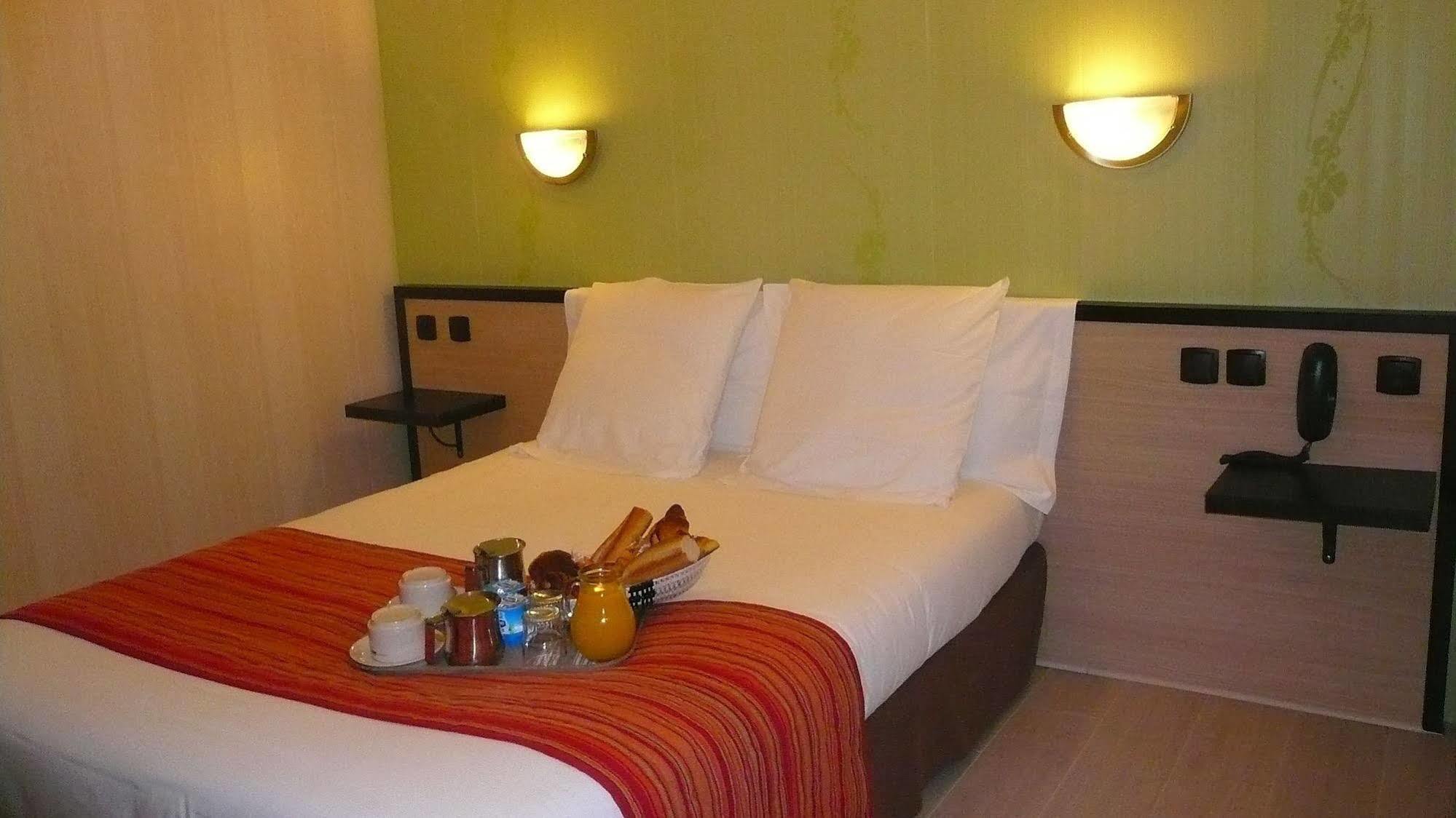 Hotel L'Europeen Тарб Екстериор снимка
