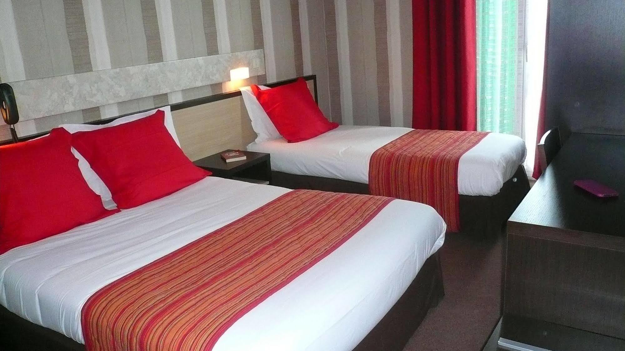 Hotel L'Europeen Тарб Екстериор снимка