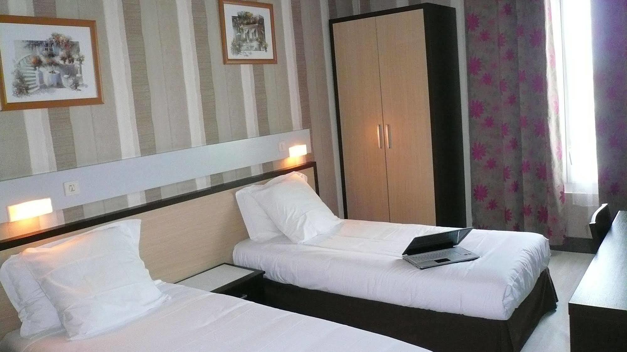 Hotel L'Europeen Тарб Екстериор снимка