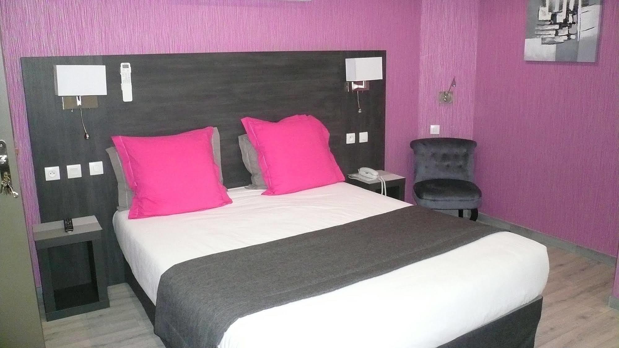 Hotel L'Europeen Тарб Екстериор снимка