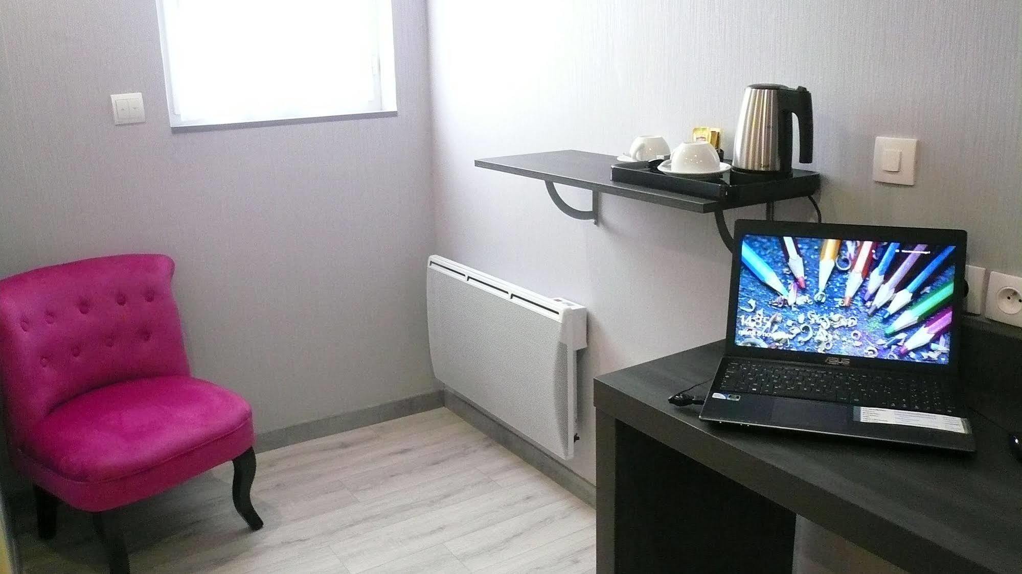 Hotel L'Europeen Тарб Екстериор снимка